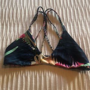 Stone fox swim tropical top